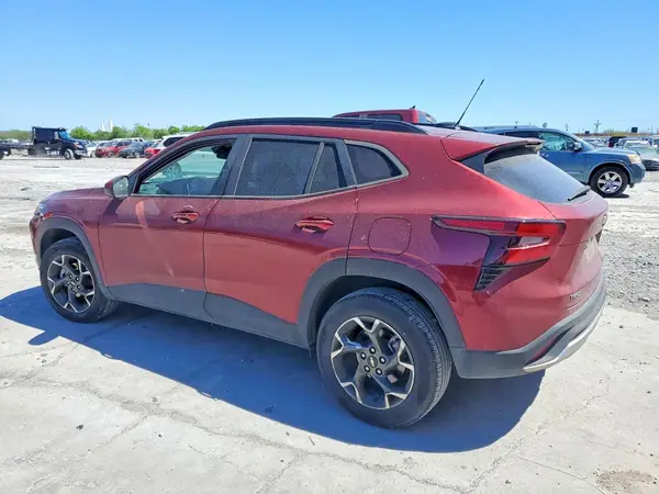 KL77LHE22RC224717 2024 CHEVROLET TRAX - Image 2