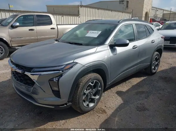 KL77LHE22RC226502 2024 CHEVROLET TRAX - Image 2