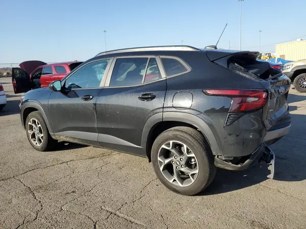 KL77LHE22RC233143 2024 CHEVROLET TRAX - Image 2