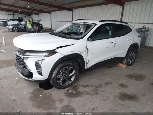 KL77LHE22RC241923 2024 CHEVROLET TRAX - Image 2
