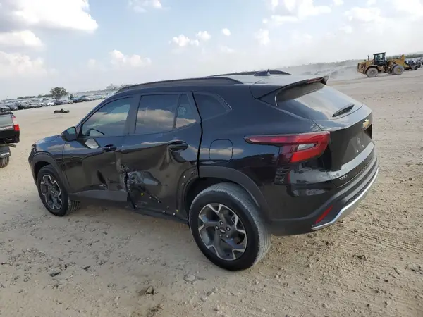KL77LHE22RC242747 2024 CHEVROLET TRAX - Image 2