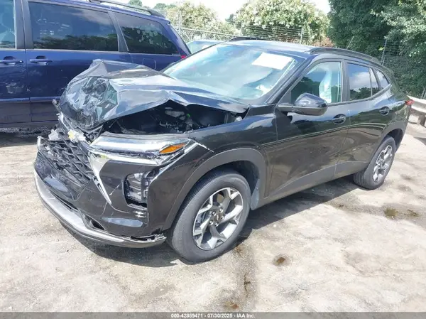 KL77LHE22RC245132 2024 CHEVROLET TRAX - Image 2
