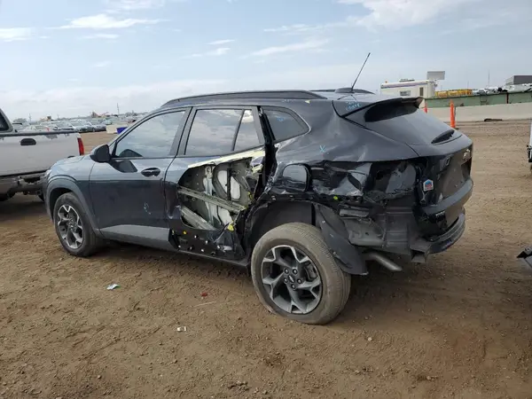 KL77LHE23RC010433 2024 CHEVROLET TRAX - Image 2
