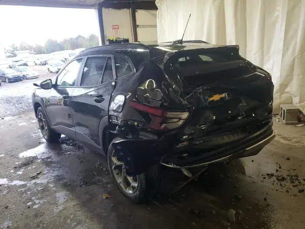 KL77LHE23RC011906 2024 CHEVROLET TRAX - Image 2