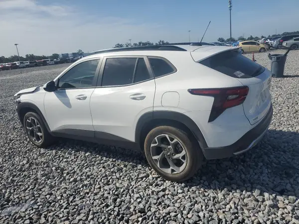 KL77LHE23RC037275 2024 CHEVROLET TRAX - Image 2