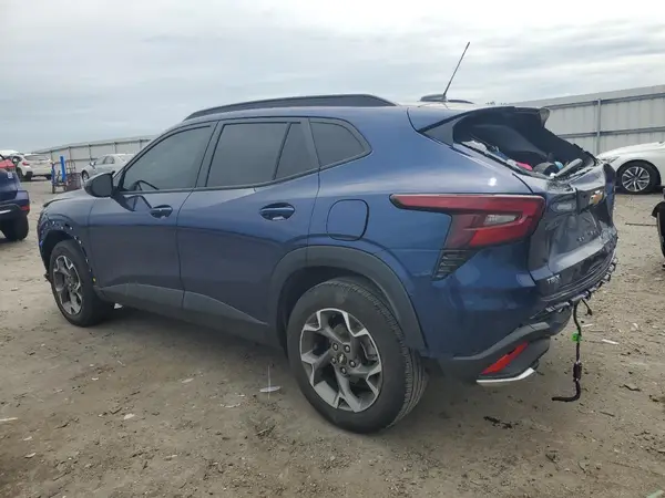 KL77LHE23RC037535 2024 CHEVROLET TRAX - Image 2