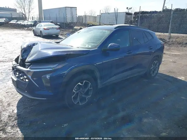 KL77LHE23RC037597 2024 CHEVROLET TRAX - Image 2