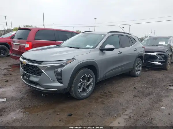 KL77LHE23RC049698 2024 CHEVROLET TRAX - Image 2