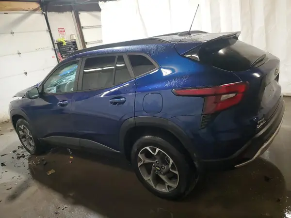KL77LHE23RC095483 2024 CHEVROLET TRAX - Image 2