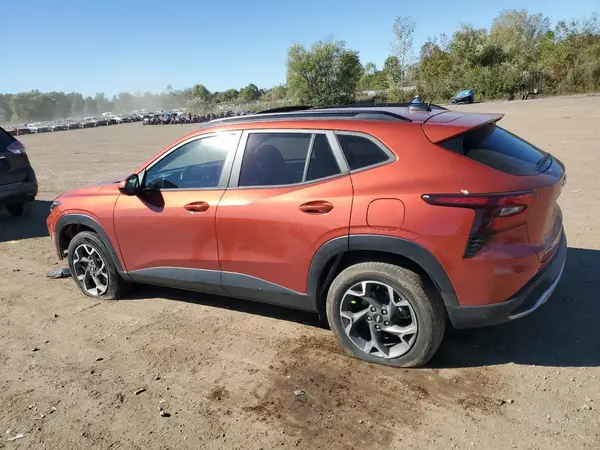 KL77LHE23RC100763 2024 CHEVROLET TRAX - Image 2