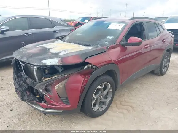 KL77LHE23RC136128 2024 CHEVROLET TRAX - Image 2