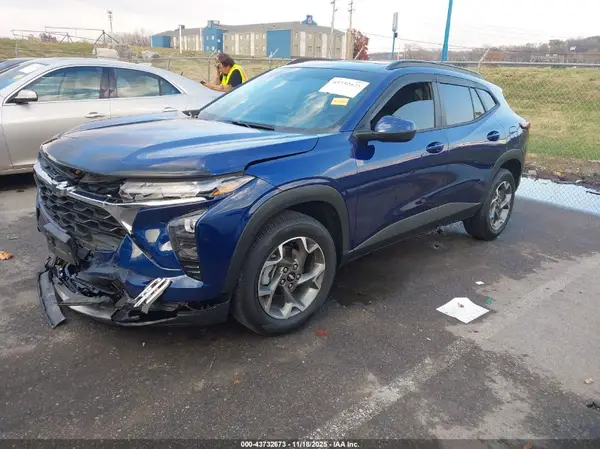 KL77LHE23RC148408 2024 CHEVROLET TRAX - Image 2