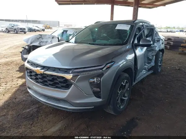 KL77LHE23RC155715 2024 CHEVROLET TRAX - Image 2