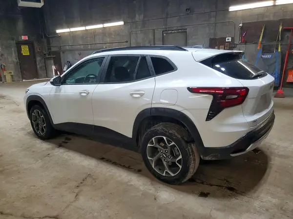 KL77LHE23RC174233 2024 CHEVROLET TRAX - Image 2