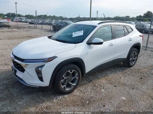 KL77LHE23RC174457 2024 CHEVROLET TRAX - Image 2