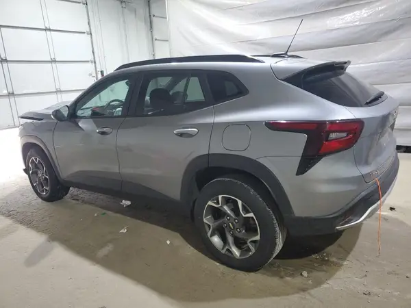 KL77LHE23RC194837 2024 CHEVROLET TRAX - Image 2
