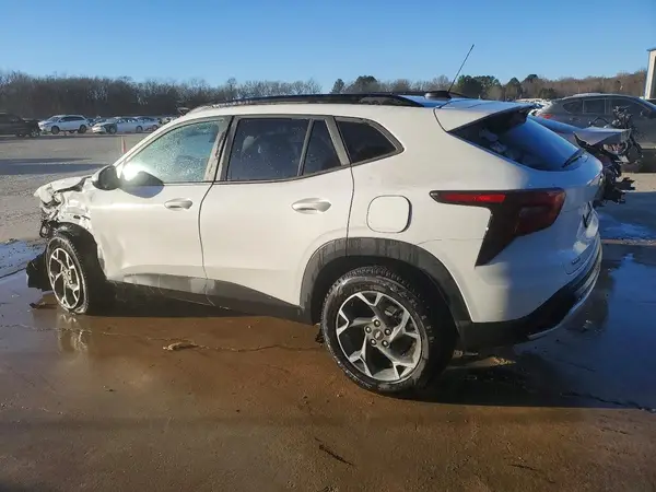 KL77LHE23RC209840 2024 CHEVROLET TRAX - Image 2