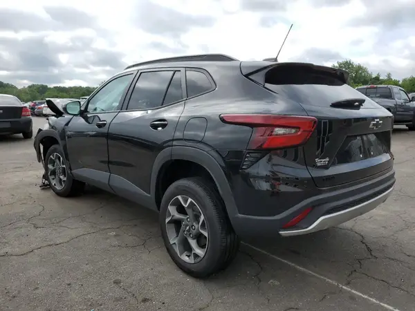 KL77LHE23RC220319 2024 CHEVROLET TRAX - Image 2