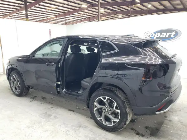 KL77LHE23RC240621 2024 CHEVROLET TRAX - Image 2