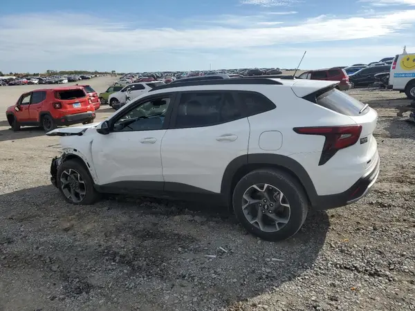 KL77LHE23RC244071 2024 CHEVROLET TRAX - Image 2