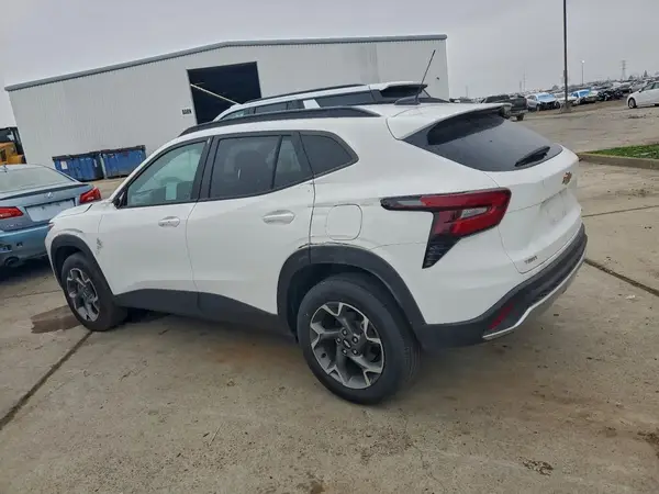 KL77LHE23RC244653 2024 CHEVROLET TRAX - Image 2