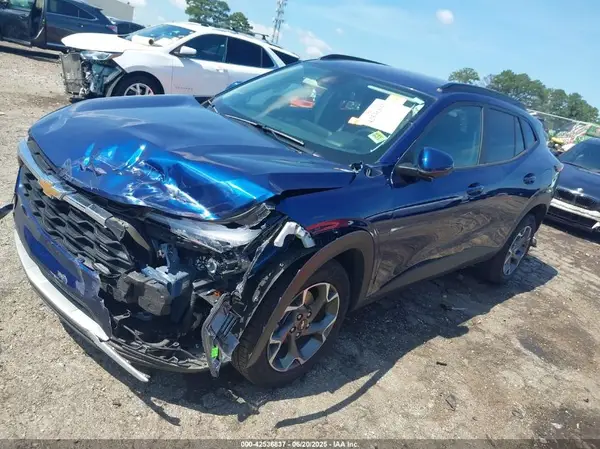 KL77LHE24RC000896 2024 CHEVROLET TRAX - Image 2