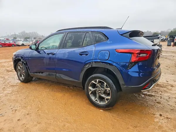 KL77LHE24RC004303 2024 CHEVROLET TRAX - Image 2