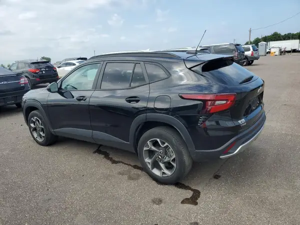 KL77LHE24RC010229 2024 CHEVROLET TRAX - Image 2