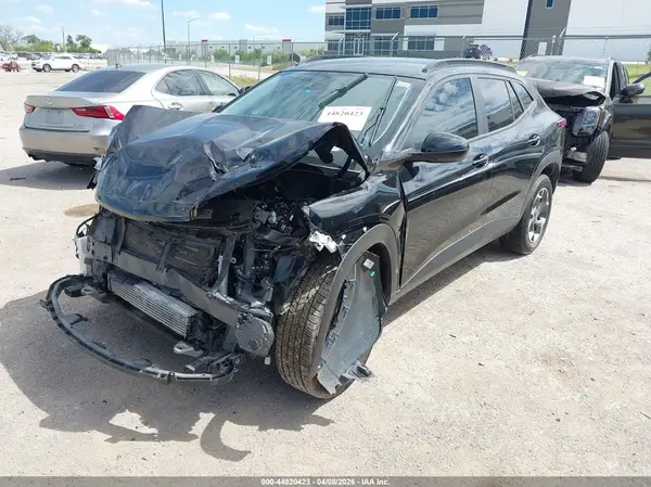 KL77LHE24RC020405 2024 CHEVROLET TRAX - Image 2