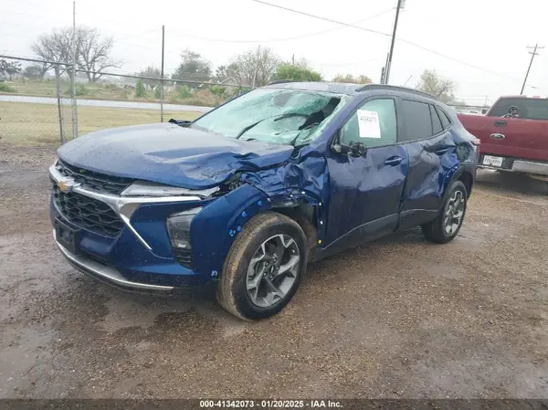 KL77LHE24RC027211 2024 CHEVROLET TRAX - Image 2