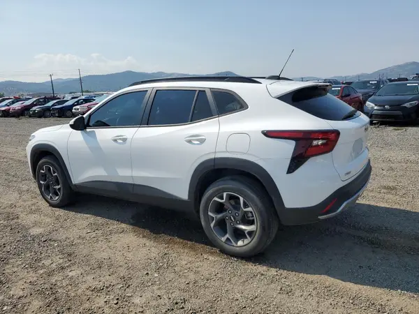 KL77LHE24RC028133 2024 CHEVROLET TRAX - Image 2