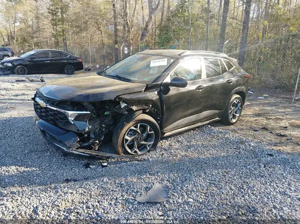 KL77LHE24RC041304 2024 CHEVROLET TRAX - Image 2