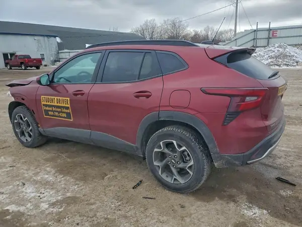 KL77LHE24RC041576 2024 CHEVROLET TRAX - Image 2