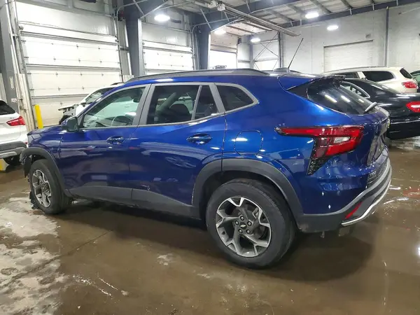 KL77LHE24RC058586 2024 CHEVROLET TRAX - Image 2