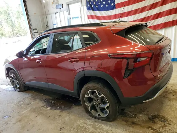 KL77LHE24RC065179 2024 CHEVROLET TRAX - Image 2