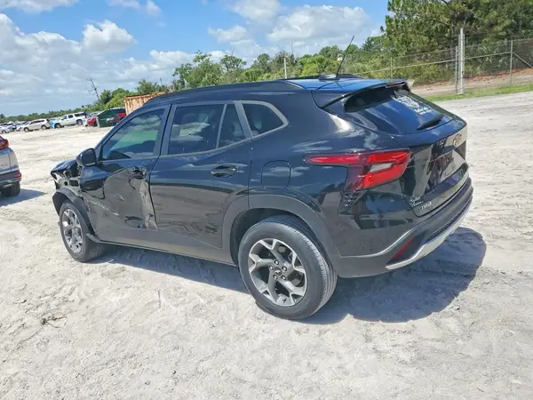 KL77LHE24RC101825 2024 CHEVROLET TRAX - Image 2