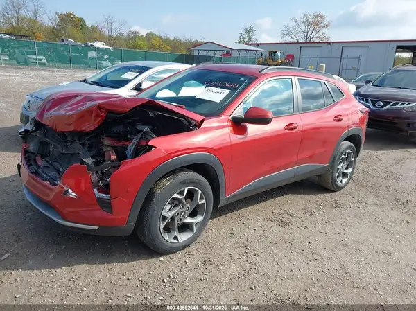 KL77LHE24RC107155 2024 CHEVROLET TRAX - Image 2