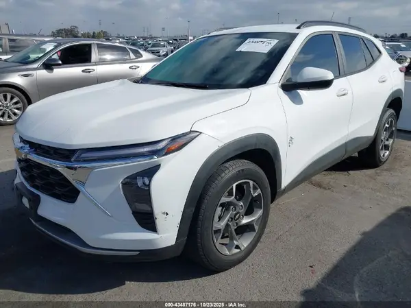 KL77LHE24RC129544 2024 CHEVROLET TRAX - Image 2