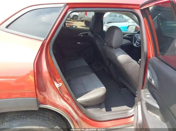 KL77LHE24RC130130 2024 CHEVROLET TRAX - Image 8