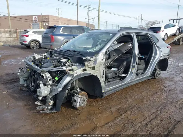 KL77LHE24RC136171 2024 CHEVROLET TRAX - Image 2