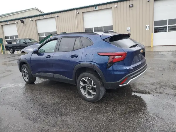 KL77LHE24RC137238 2024 CHEVROLET TRAX - Image 2
