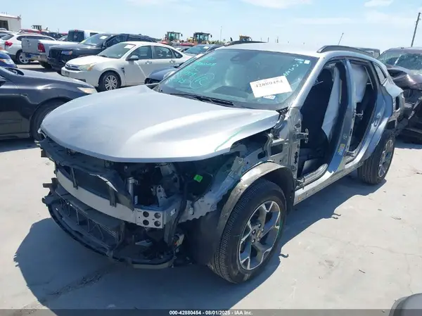 KL77LHE24RC140852 2024 CHEVROLET TRAX - Image 2