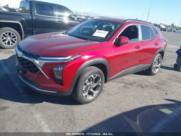 KL77LHE24RC143573 2024 CHEVROLET TRAX - Image 2