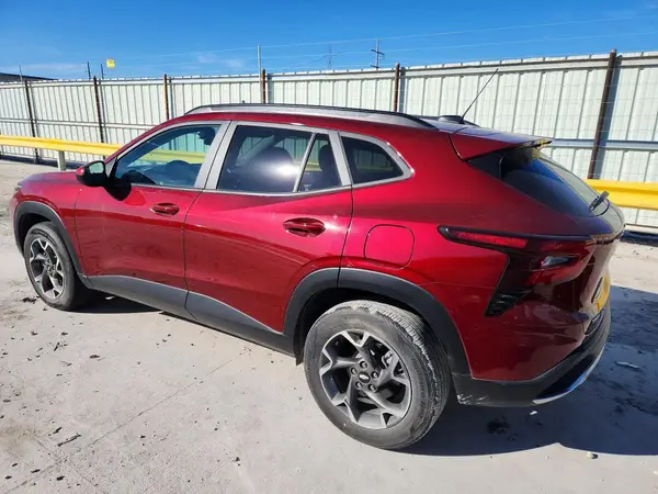 KL77LHE24RC144531 2024 CHEVROLET TRAX - Image 2