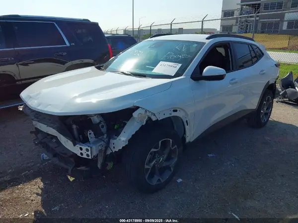 KL77LHE24RC167405 2024 CHEVROLET TRAX - Image 2