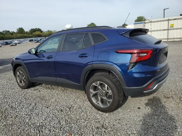 KL77LHE24RC168215 2024 CHEVROLET TRAX - Image 2