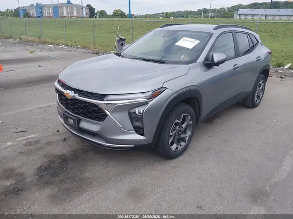 KL77LHE24RC172703 2024 CHEVROLET TRAX - Image 2