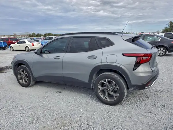 KL77LHE24RC183569 2024 CHEVROLET TRAX - Image 2