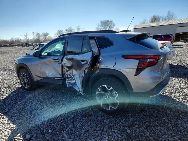 KL77LHE24RC191591 2024 CHEVROLET TRAX - Image 2