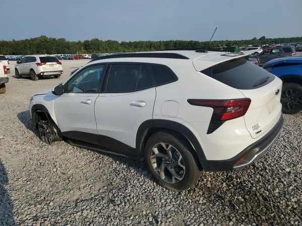 KL77LHE24RC215680 2024 CHEVROLET TRAX - Image 2